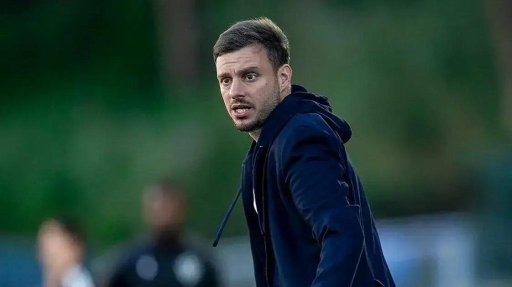 Ex-treinador do Botafogo detona Anselmi em revelação polêmica