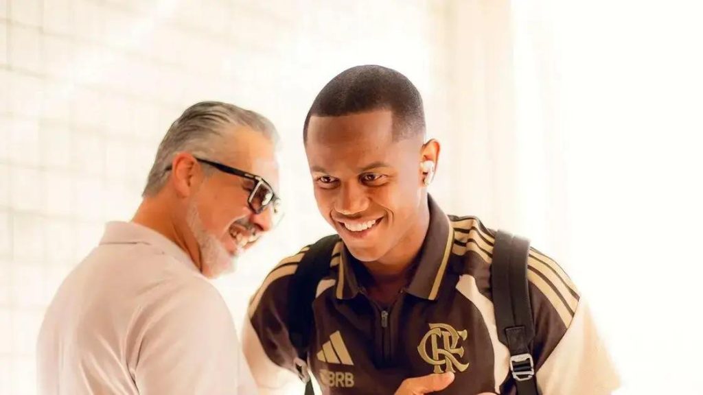 Flamengo acerta venda de 70% do passe de Wallace Yan para o Bragantino