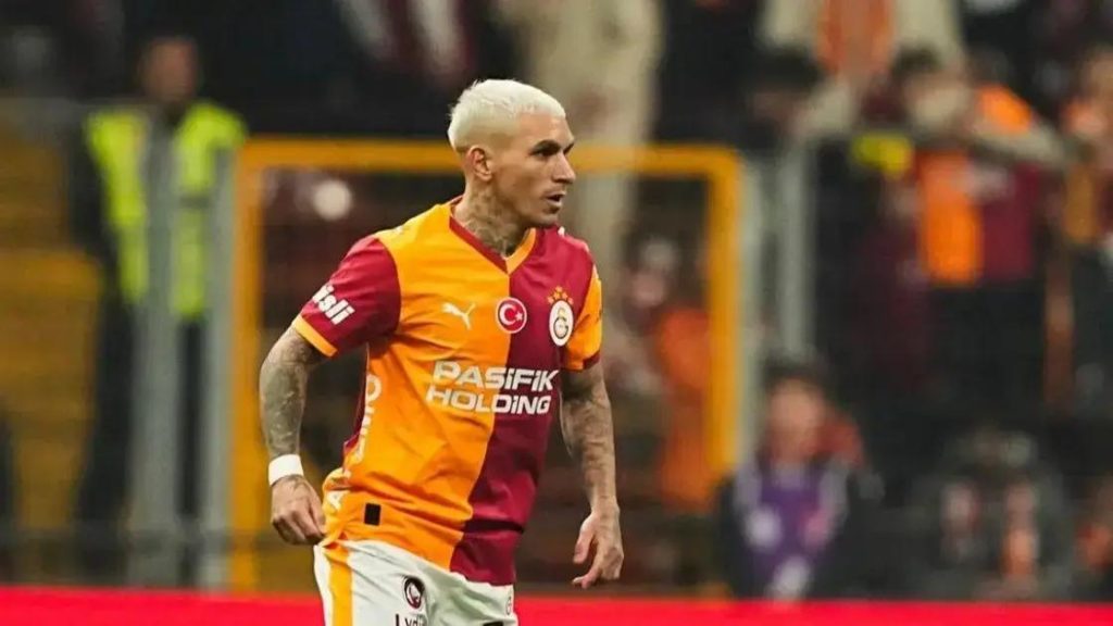 Lucas Torreira está em negociações com Atlético-MG