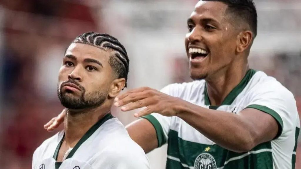Ronier comemora gol da vitória no Athletiba